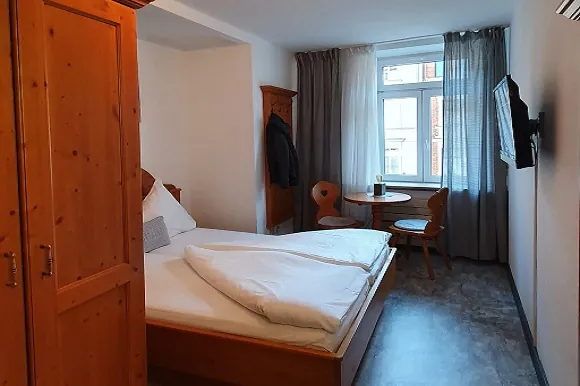 Doppelzimmer mit Gemeinschafts-WC – Hotel Atlanta